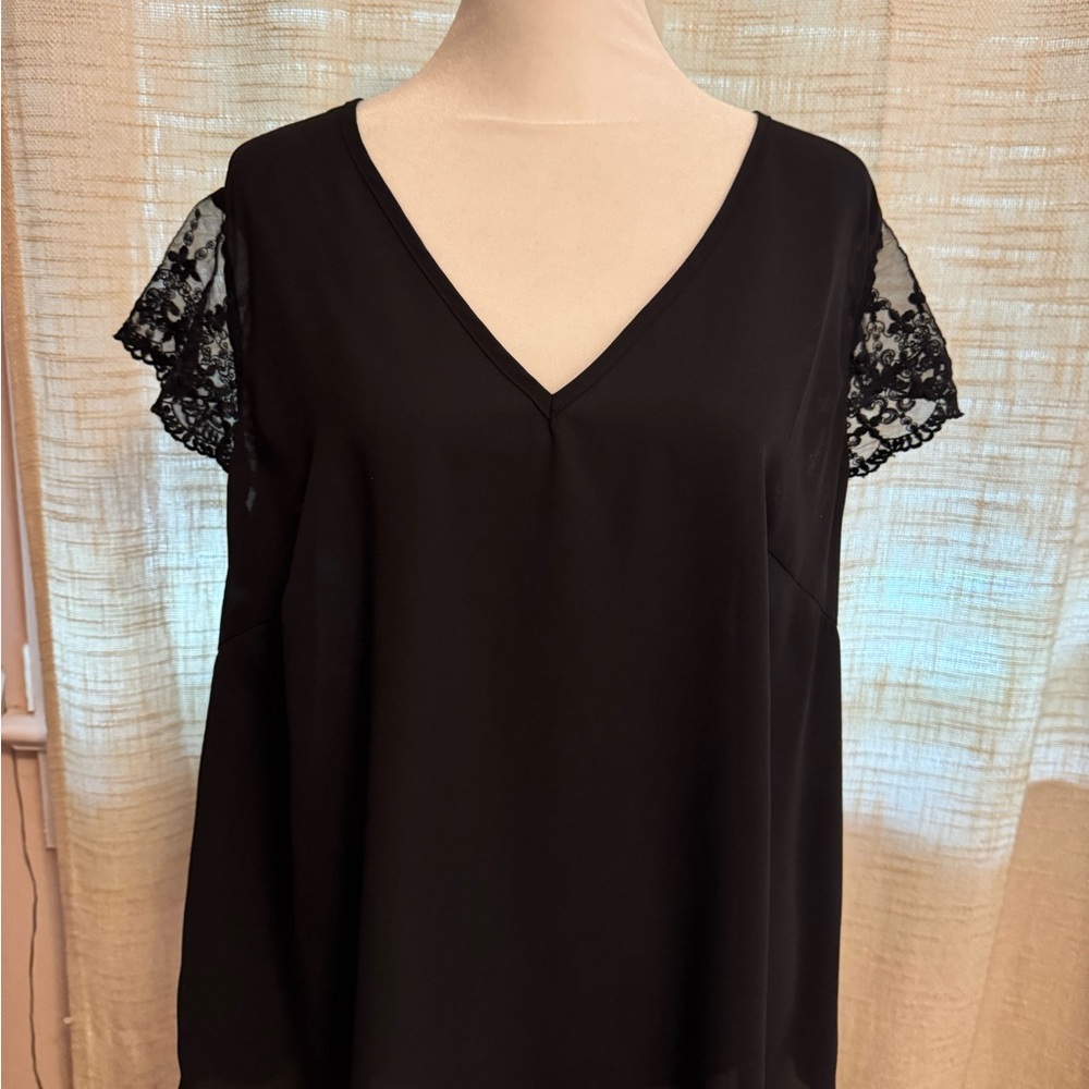 SHEIN Black V-Neck Blouse with Lace Sleeves